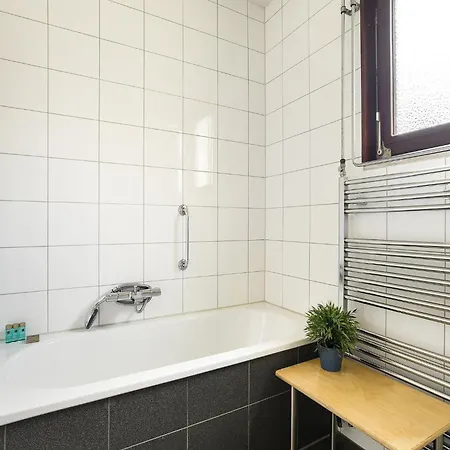 Comfortable Family In Reevallis *